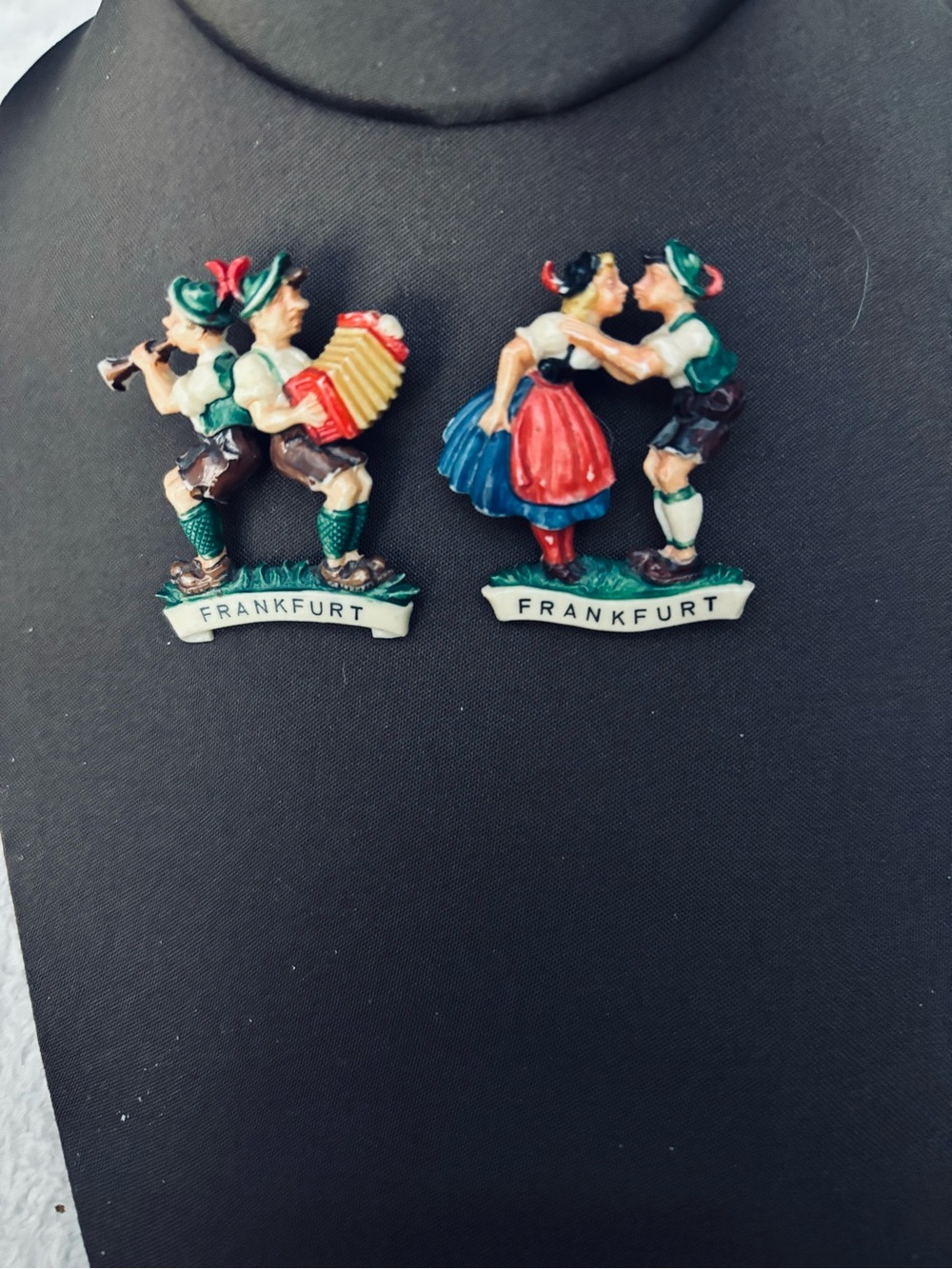 Frankfurt Vintage Folk Kissing Couple & Musicians Celluloid Brooch/Pins